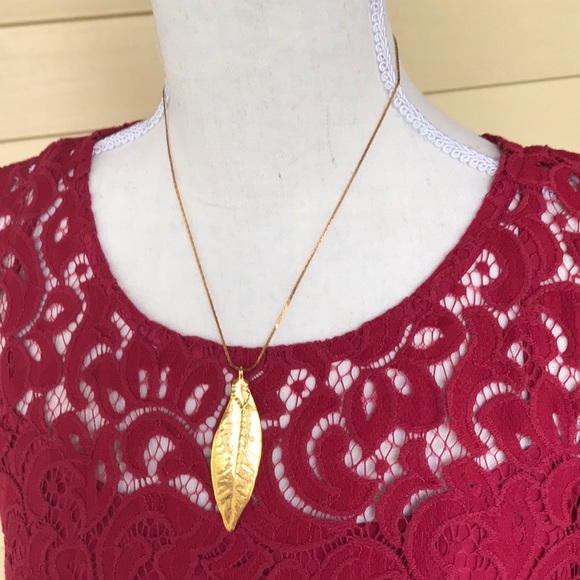 Gold Leaf Necklace - Picture 1 of 3